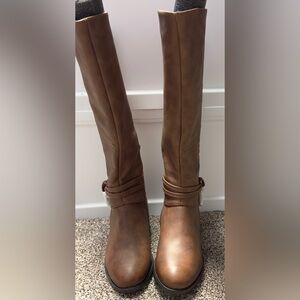 New Women’s Wide Calf Boot 👢 Size 9